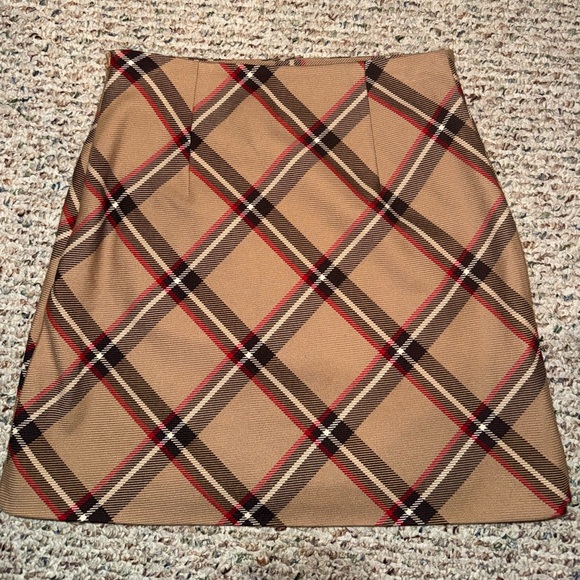 H&M Dresses & Skirts - Timeless Plaid Mini Skirt